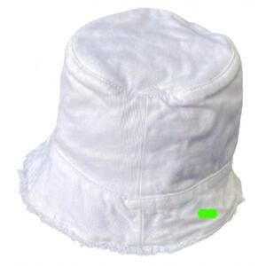 NEW KSENIASCHNAIDER denim bucket hat with fringed edges in white